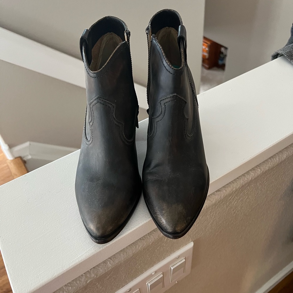 FRYE cowboy-style boots, size 8